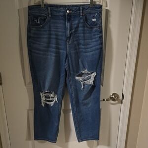 American Eagle Mom Straight Jean 18